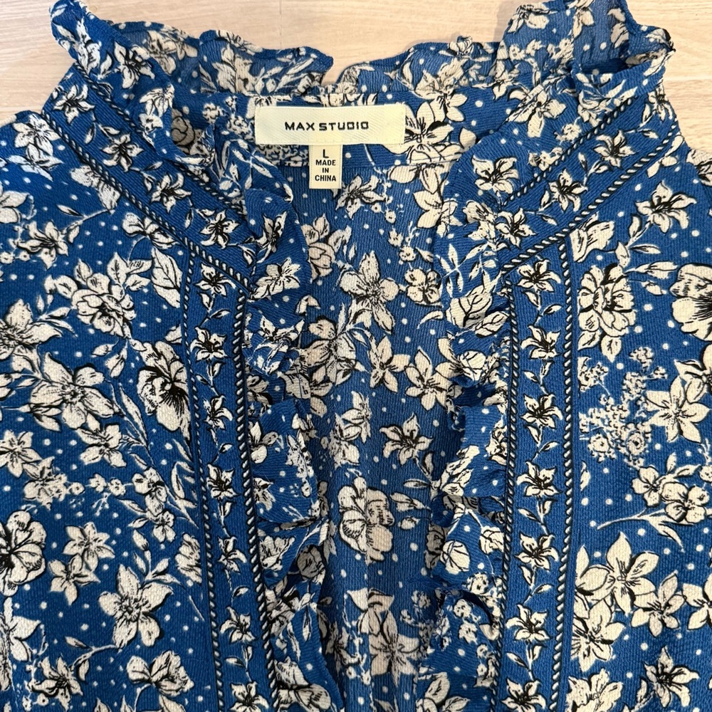Max Studio Blue and White Floral Maxi Dress - Picture 4 of 7